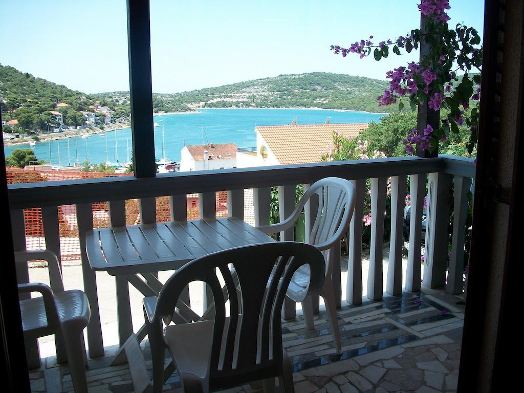 Apartments Luka Тисно Екстер'єр фото