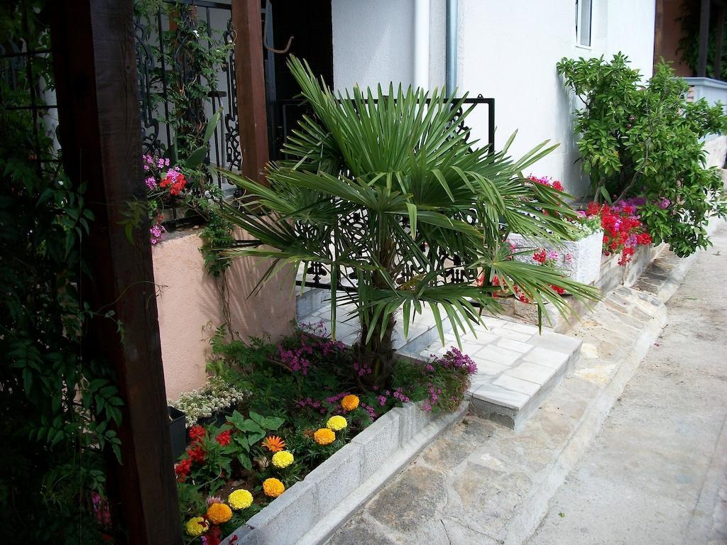 Apartments Luka Тисно Екстер'єр фото