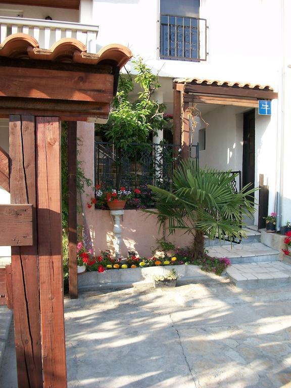 Apartments Luka Тисно Екстер'єр фото